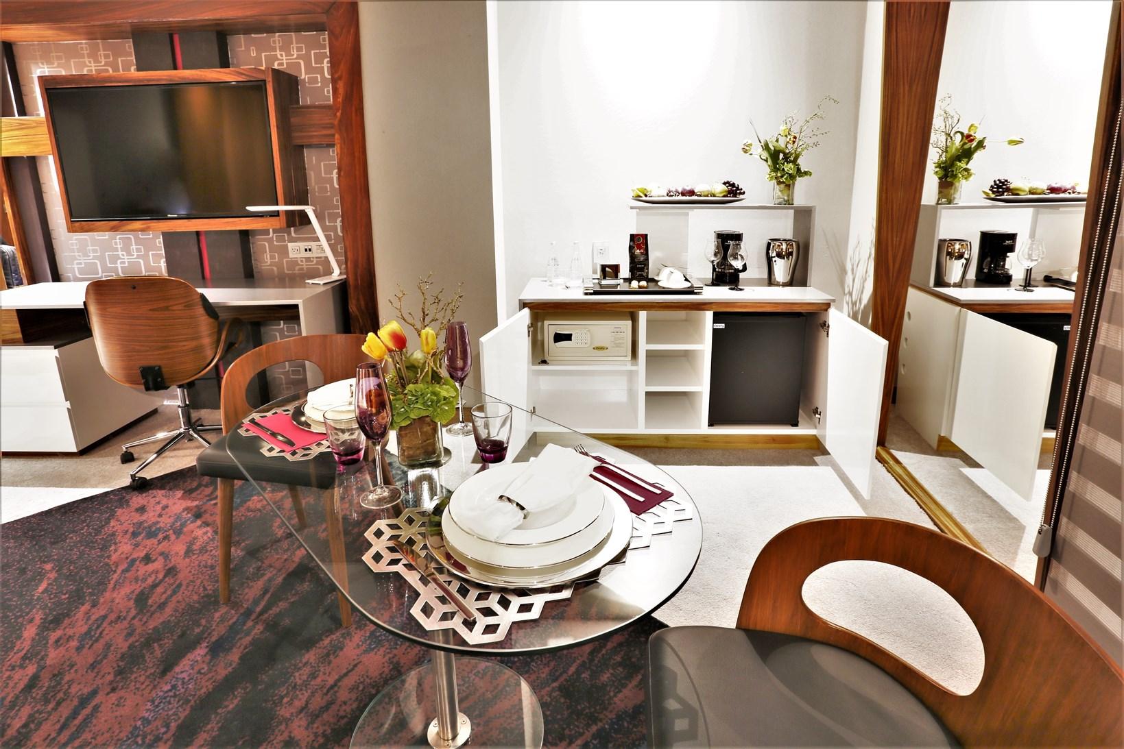 Hard Rock Hotel Guadalajara سابوبان المظهر الخارجي الصورة A typical kitchen in a serviced apartment