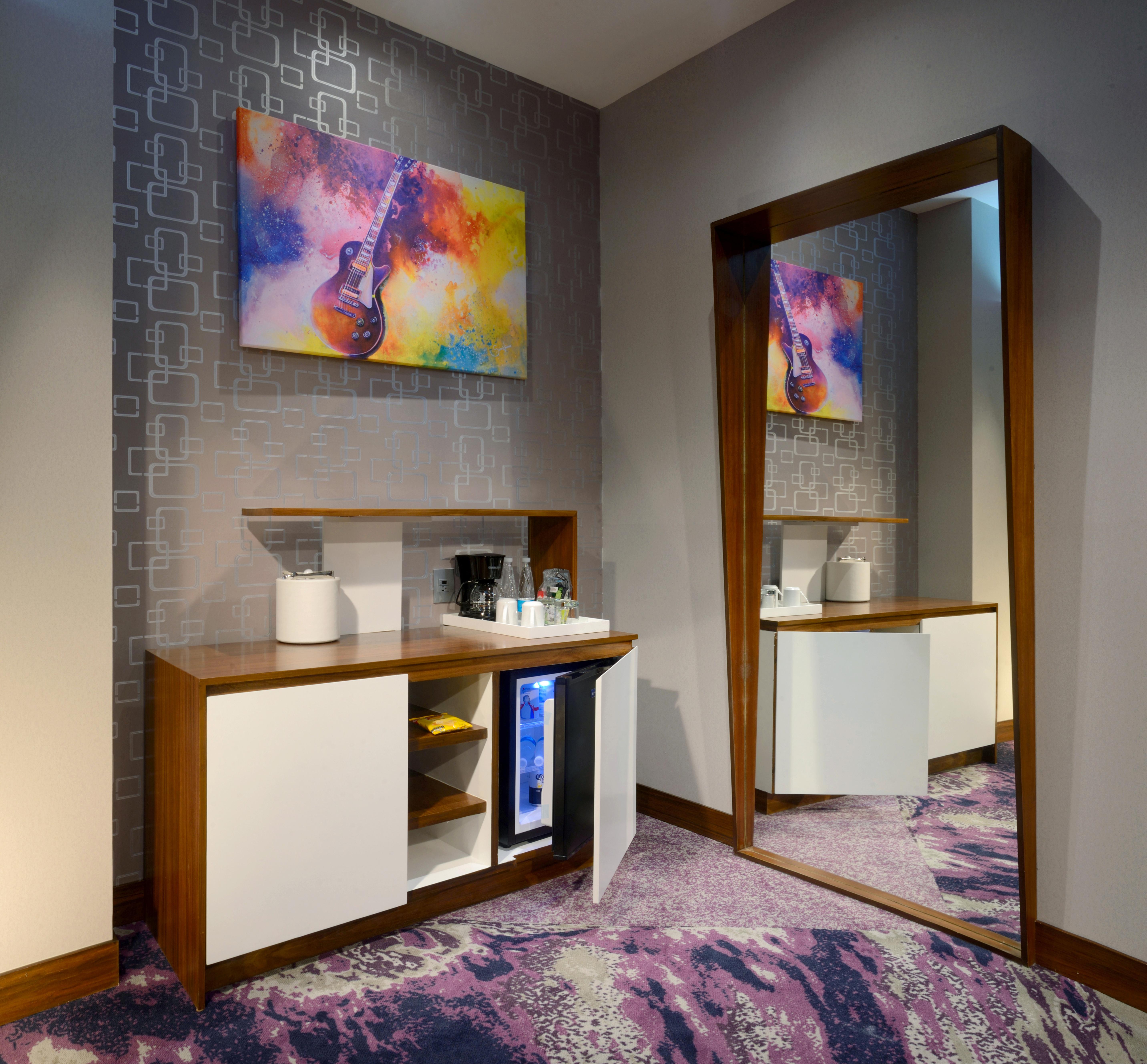 Hard Rock Hotel Guadalajara سابوبان المظهر الخارجي الصورة A wet bar in a hotel room