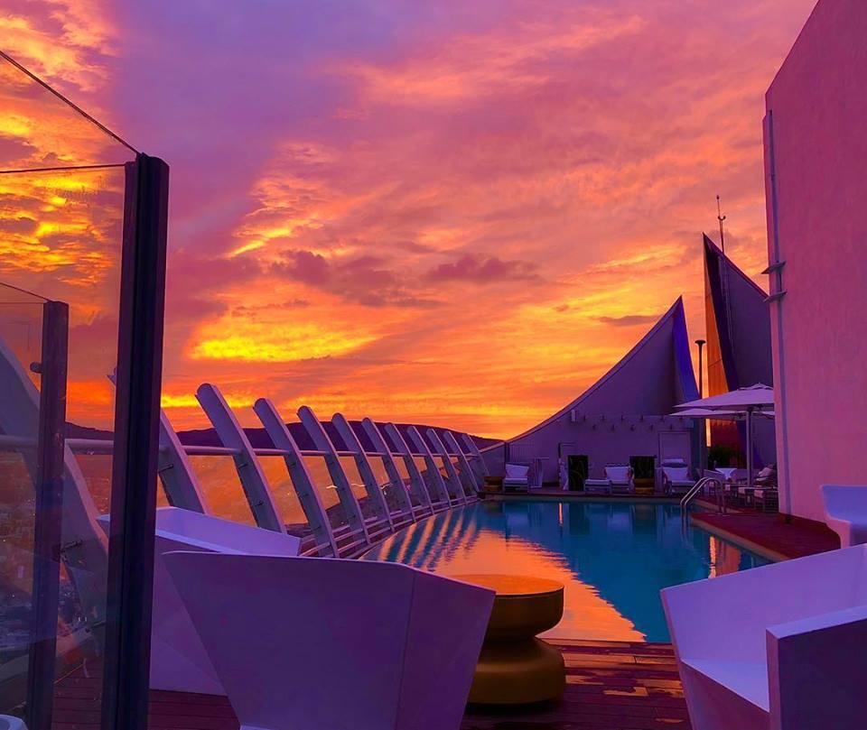 Hard Rock Hotel Guadalajara سابوبان المظهر الخارجي الصورة Sunset at the rooftop pool