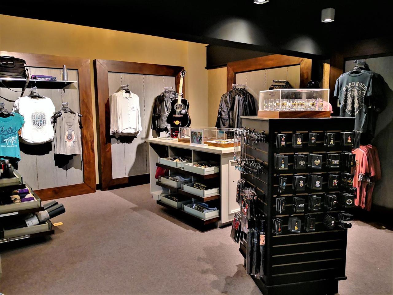 Hard Rock Hotel Guadalajara سابوبان المظهر الخارجي الصورة The interior of the Harley-Davidson store in the Grand Country Hotel and Resorts